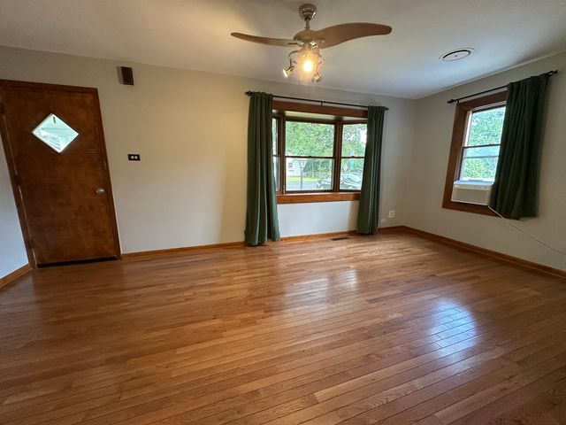 37 S Heather Drive, Crystal Lake, IL 60014