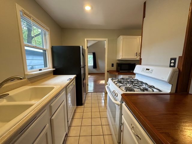 37 S Heather Drive, Crystal Lake, IL 60014