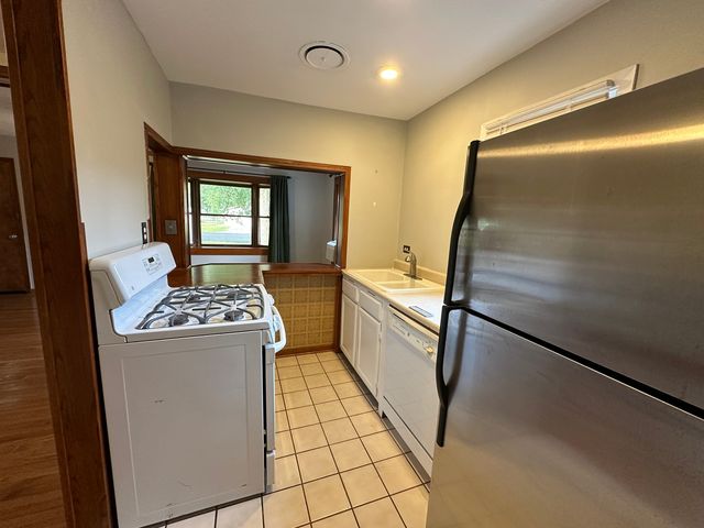 37 S Heather Drive, Crystal Lake, IL 60014