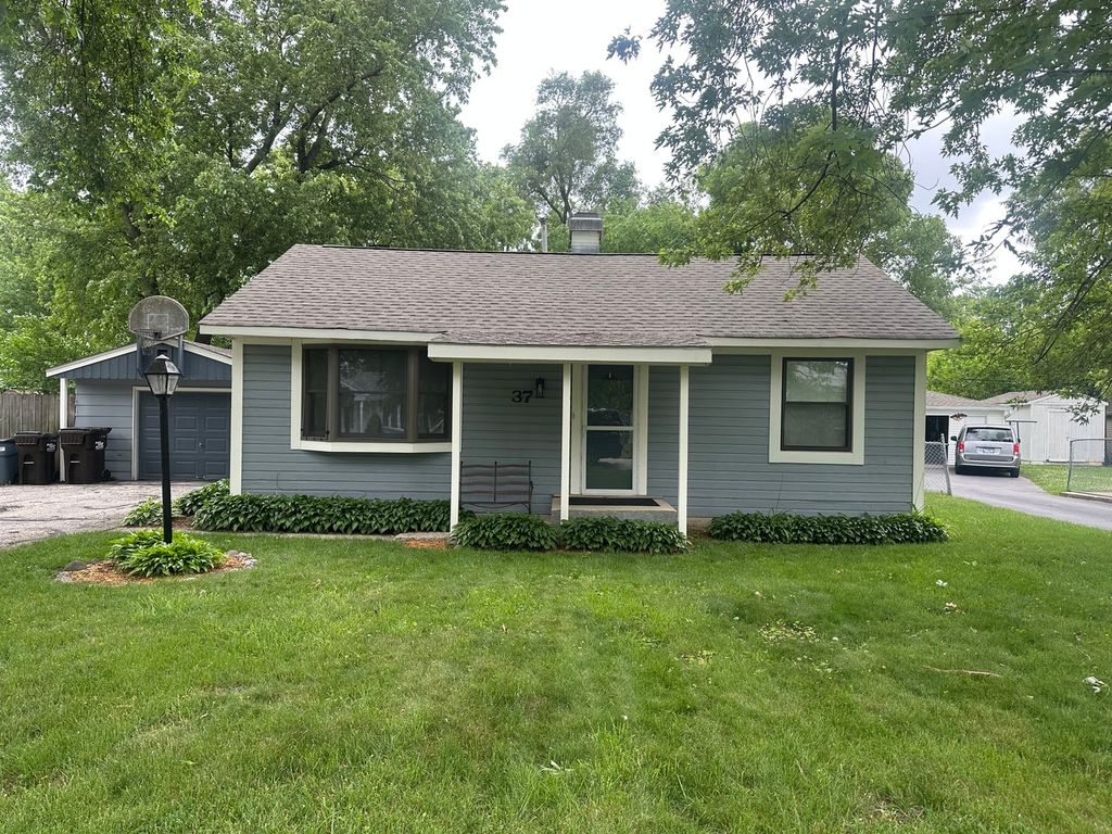 37 S Heather Drive, Crystal Lake, IL 60014