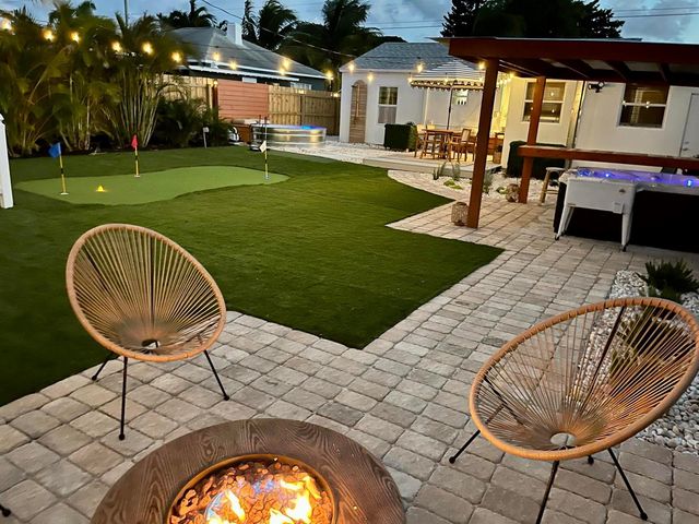 423 W Ocean Avenue, Lantana, FL 33462