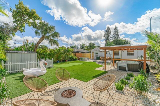 423 W Ocean Avenue, Lantana, FL 33462