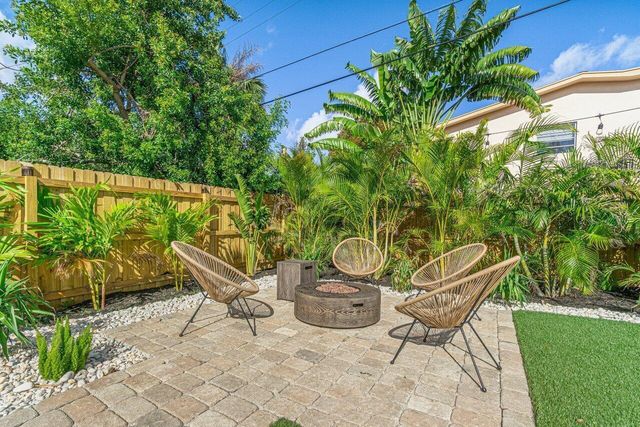 423 W Ocean Avenue, Lantana, FL 33462
