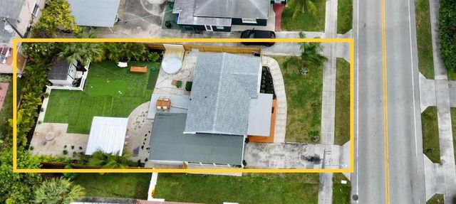 423 W Ocean Avenue, Lantana, FL 33462