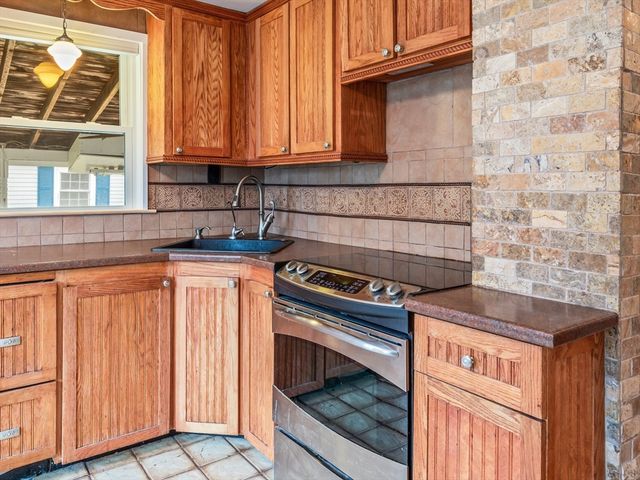 253 Central St, Hudson, MA 01749