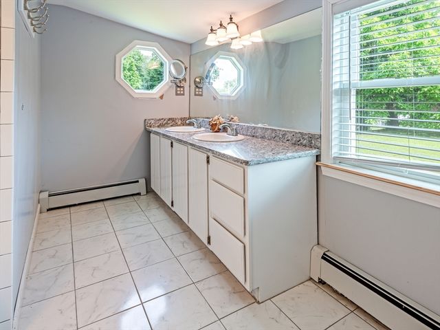253 Central St, Hudson, MA 01749