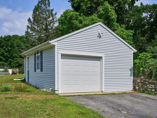 253 Central St, Hudson, MA 01749