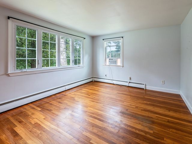 253 Central St, Hudson, MA 01749