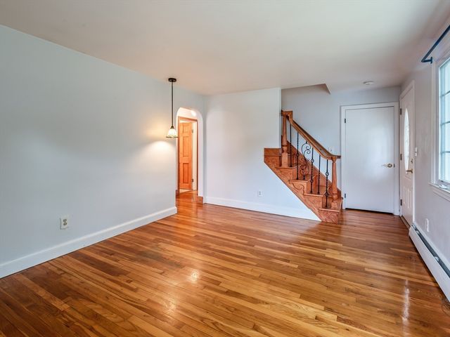 253 Central St, Hudson, MA 01749
