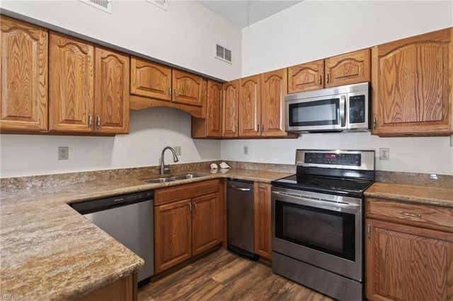 214 N First ST, Hampton, VA 23664