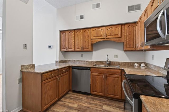 214 N First ST, Hampton, VA 23664