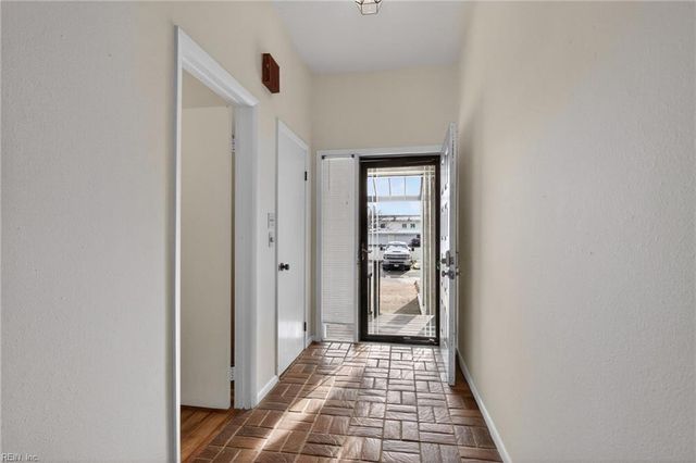 214 N First ST, Hampton, VA 23664