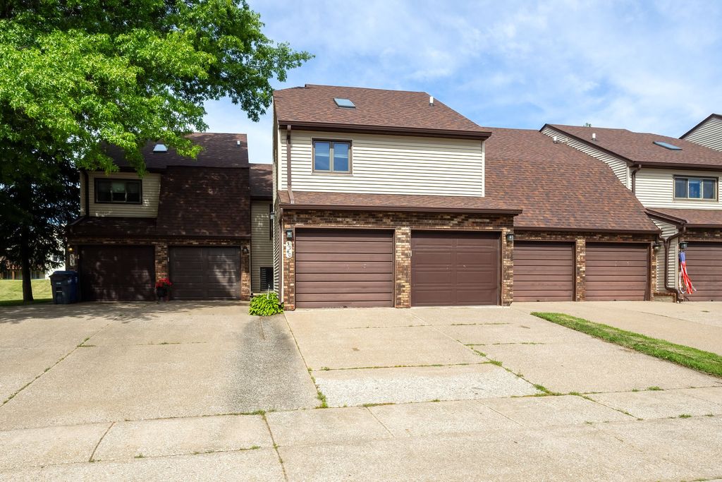 3940 Partridge Circle D, Bettendorf, IA 52722