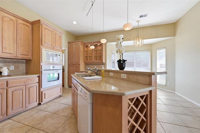 800 Longmeadow Court, Edmond, OK 73003