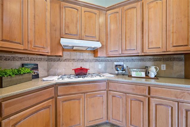 800 Longmeadow Court, Edmond, OK 73003