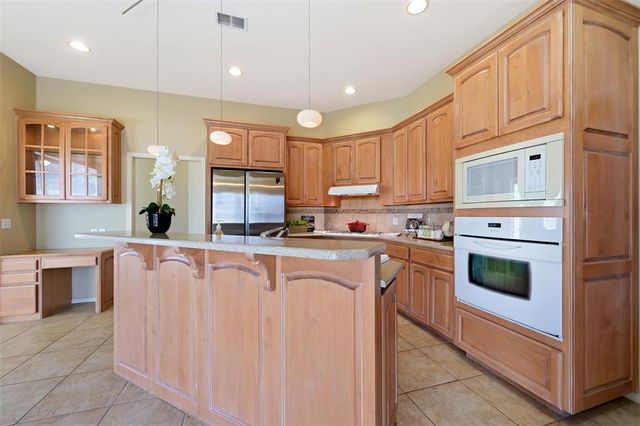 800 Longmeadow Court, Edmond, OK 73003