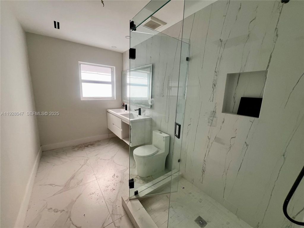Image 2 of property listing at 18891 NE 20th Ave, North Miami Beach, FL 33179