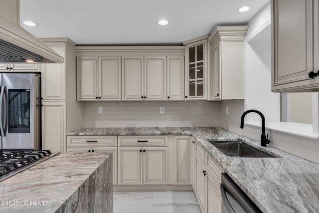 537 S Atlantic Avenue, Aberdeen, NJ 07747