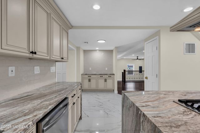 537 S Atlantic Avenue, Aberdeen, NJ 07747