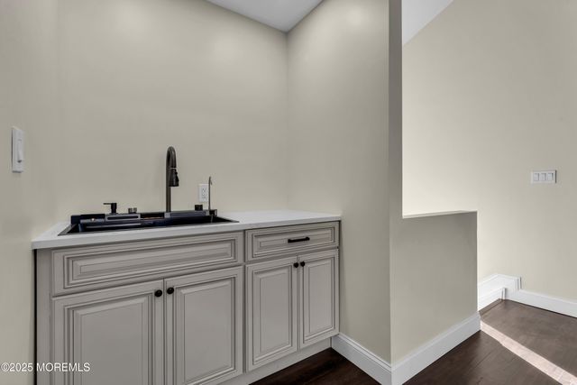 537 S Atlantic Avenue, Aberdeen, NJ 07747