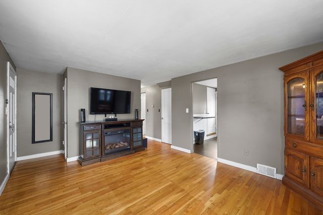 66 Oak St Ext, Dalton, MA 01226