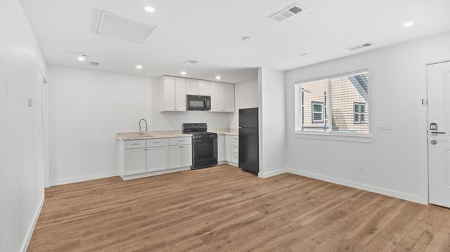 9750 Deer Trail C Drive C, Houston, TX 77038