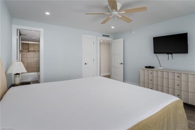 3450 Gulf Shore BLVD N 305, Naples, FL 34103