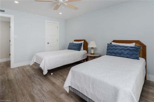 3450 Gulf Shore BLVD N 305, Naples, FL 34103