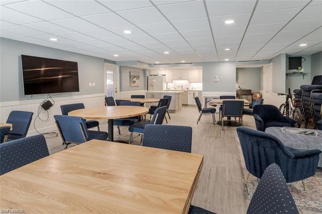 3450 Gulf Shore BLVD N 305, Naples, FL 34103