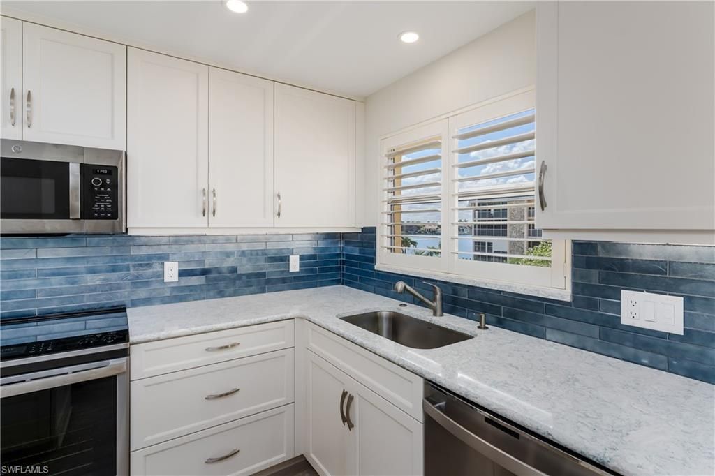 3450 Gulf Shore BLVD N 305, NAPLES, FL 34103 — photo 5