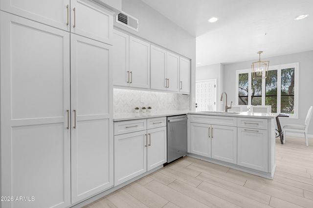 25555 N WINDY WALK Drive 75, Scottsdale, AZ 85255