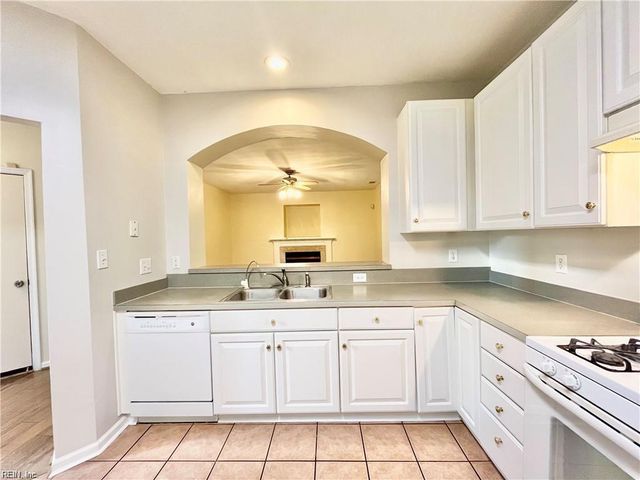 2596 Penshurst WAY, Virginia Beach, VA 23456