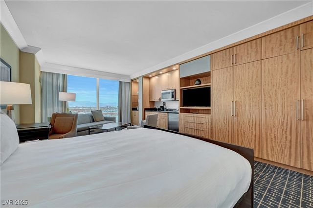 2000 North Fashion Show Drive 2815, Las Vegas, NV 89109