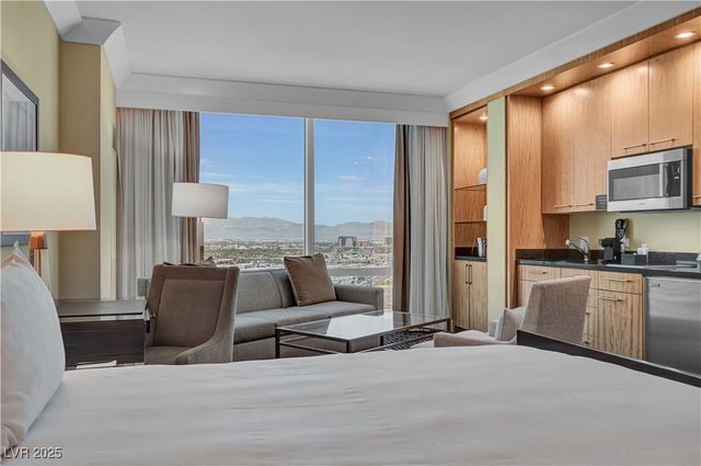 2000 North Fashion Show Drive 2815, Las Vegas, NV 89109