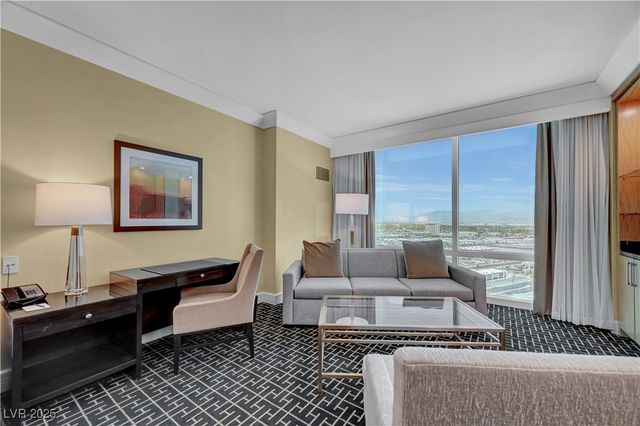 2000 North Fashion Show Drive 2815, Las Vegas, NV 89109