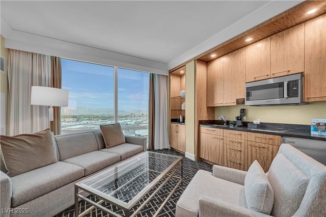 2000 North Fashion Show Drive 2815, Las Vegas, NV 89109