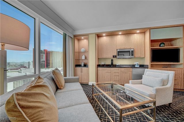 2000 North Fashion Show Drive 2815, Las Vegas, NV 89109