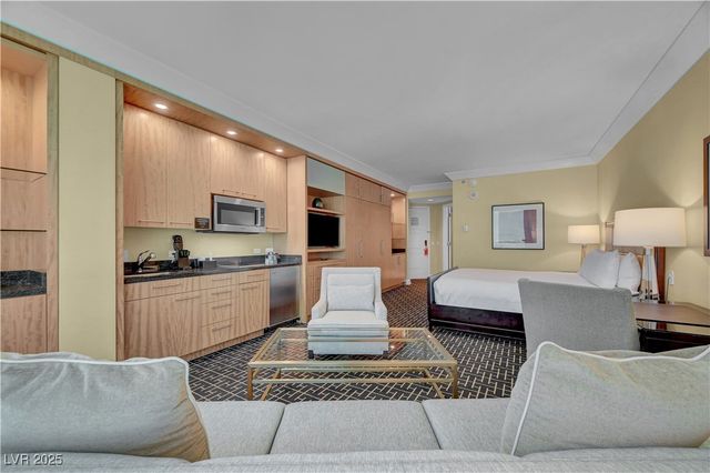 2000 North Fashion Show Drive 2815, Las Vegas, NV 89109