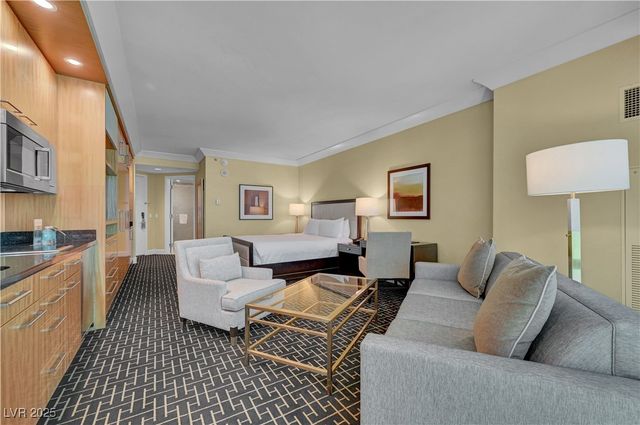 2000 North Fashion Show Drive 2815, Las Vegas, NV 89109