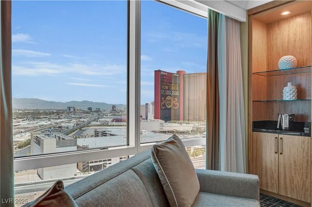 2000 North Fashion Show Drive 2815, Las Vegas, NV 89109