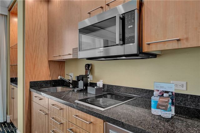 2000 North Fashion Show Drive 2815, Las Vegas, NV 89109