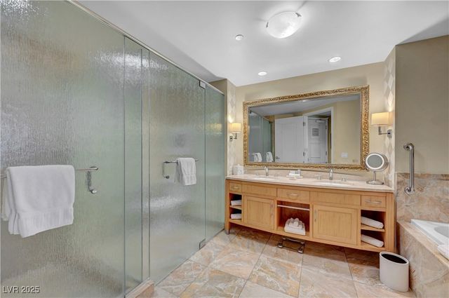 2000 North Fashion Show Drive 2815, Las Vegas, NV 89109