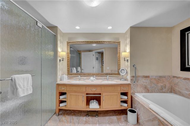 2000 North Fashion Show Drive 2815, Las Vegas, NV 89109