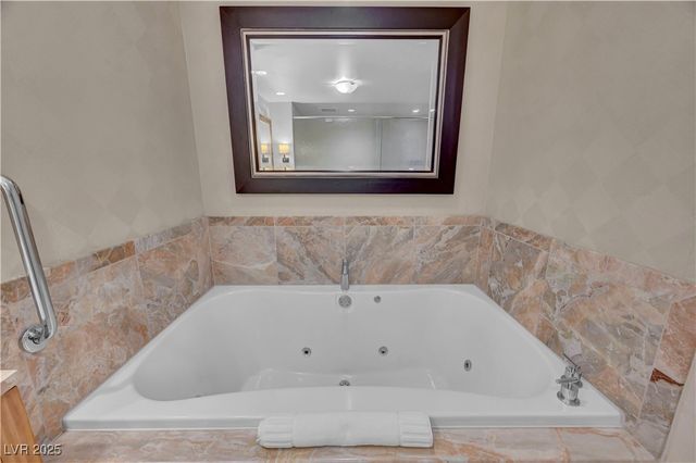 2000 North Fashion Show Drive 2815, Las Vegas, NV 89109