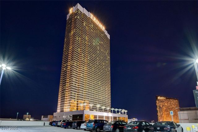 2000 North Fashion Show Drive 2815, Las Vegas, NV 89109