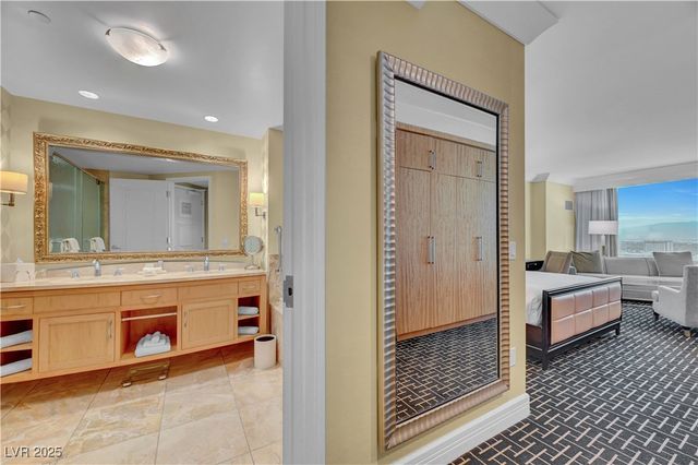 2000 North Fashion Show Drive 2815, Las Vegas, NV 89109