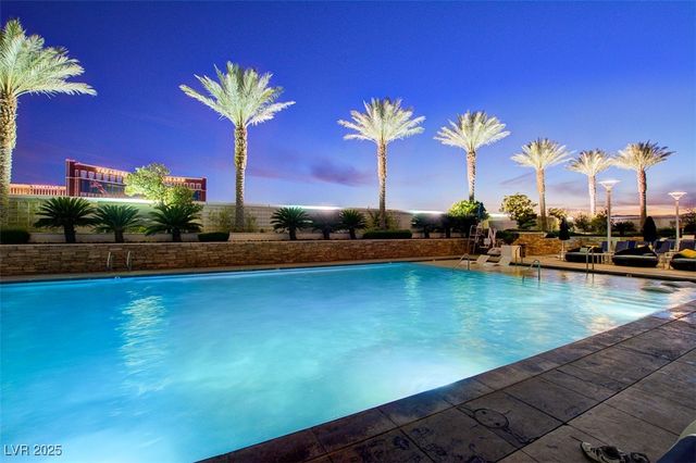 2000 North Fashion Show Drive 2815, Las Vegas, NV 89109