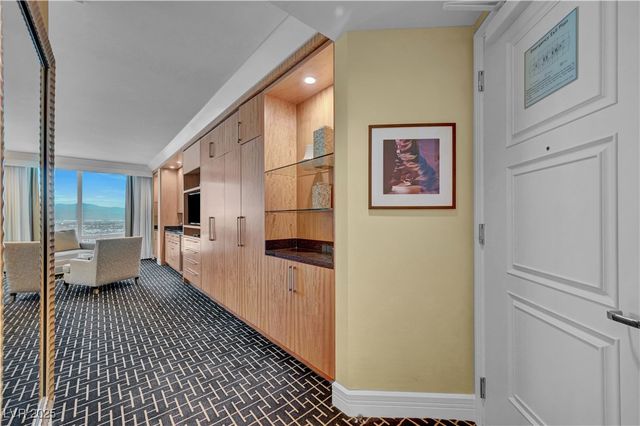 2000 North Fashion Show Drive 2815, Las Vegas, NV 89109