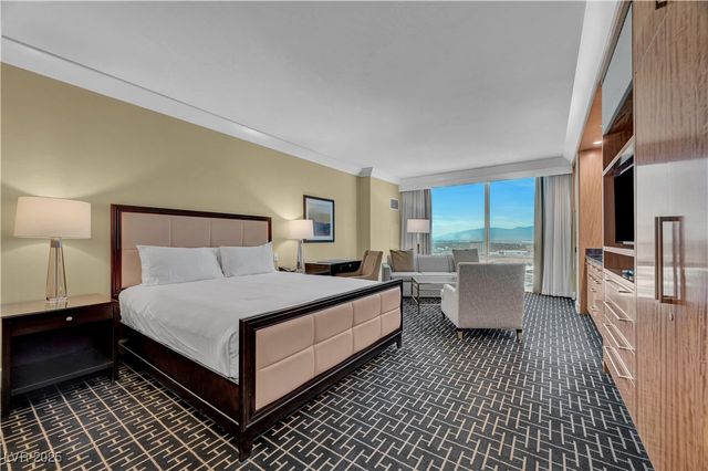 2000 North Fashion Show Drive 2815, Las Vegas, NV 89109