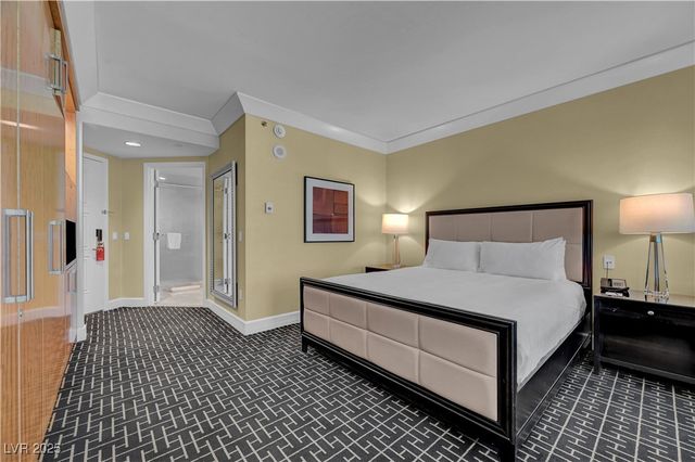 2000 North Fashion Show Drive 2815, Las Vegas, NV 89109